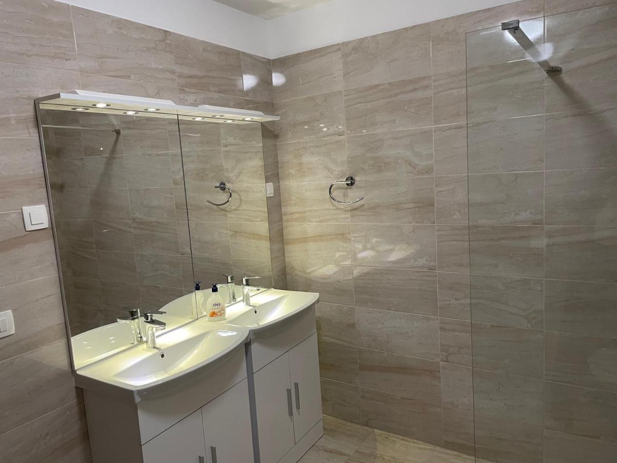 Villa Mira ***** Pinezići 외부 사진