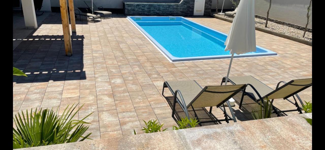 Villa Mira ***** Pinezići 외부 사진