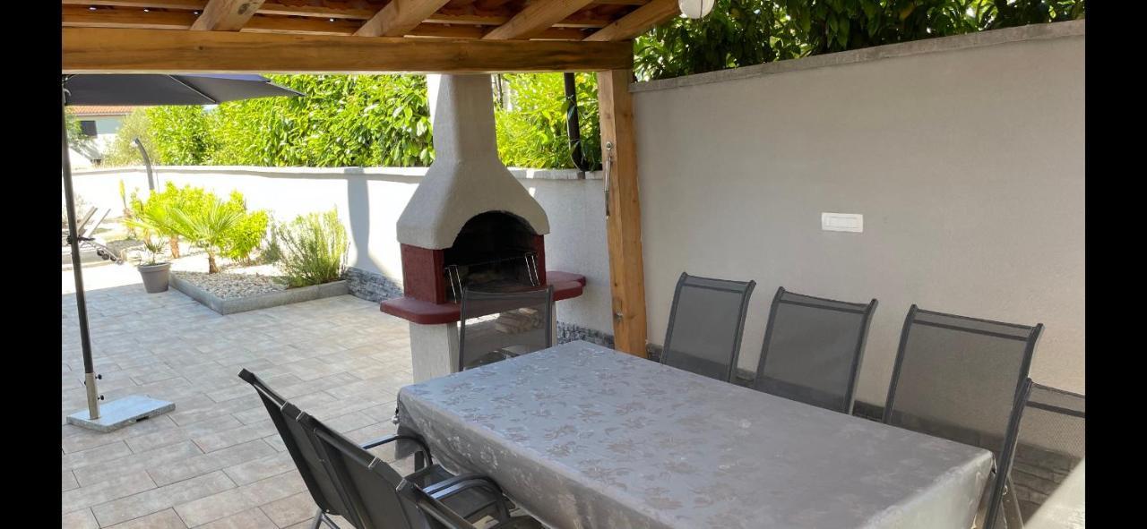Villa Mira ***** Pinezići 외부 사진